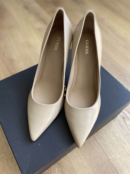 Szpilki Guess r 39