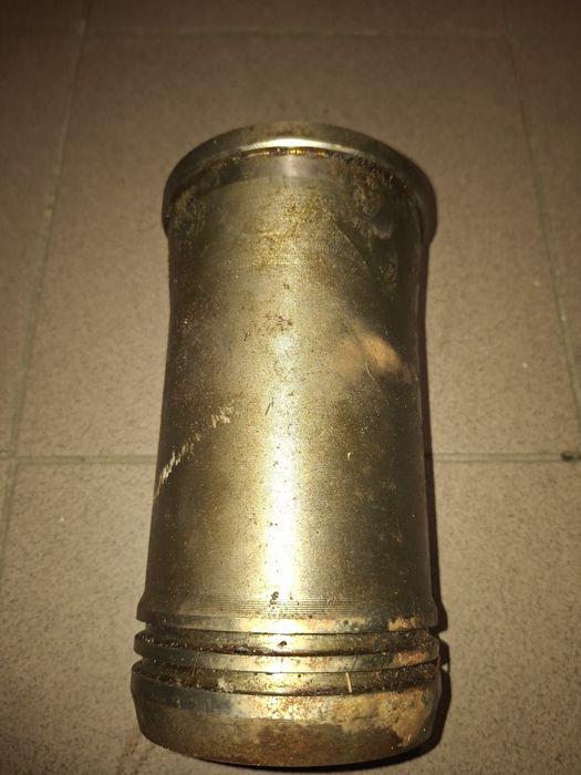 Sprzedam/zamienie nowa z epoki tuleja cylindra ursus c411 c360 c355