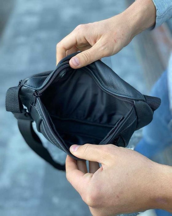 Качественная бананка из натуральной кожи. Цвет: чёрный.