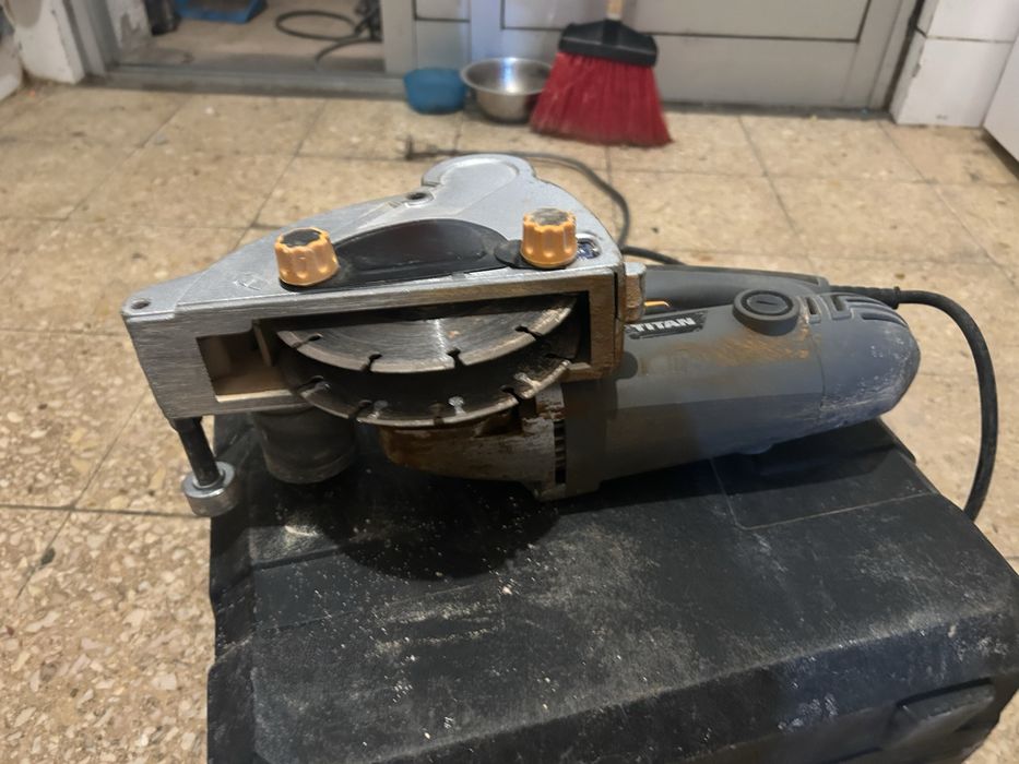 Maquina para abrir roços de dois discos