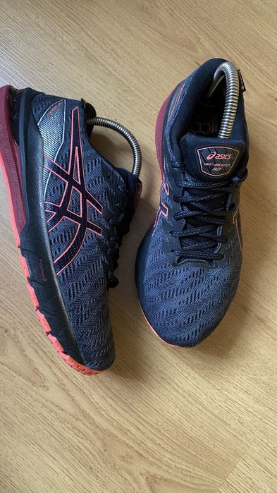 Кросівки ASICS  Gore-Tex  бігові кросовки Asics