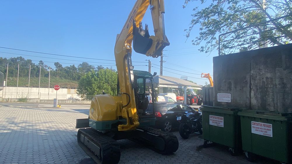 Giratória Yanmar VIO75