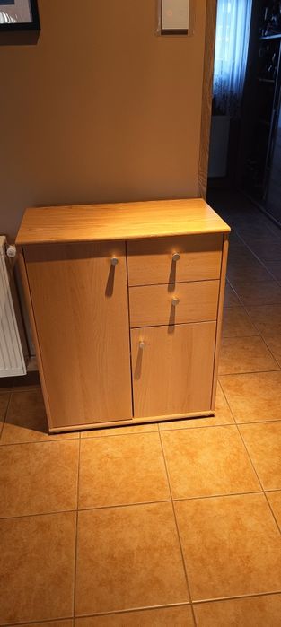 Mała komoda kolor sosna