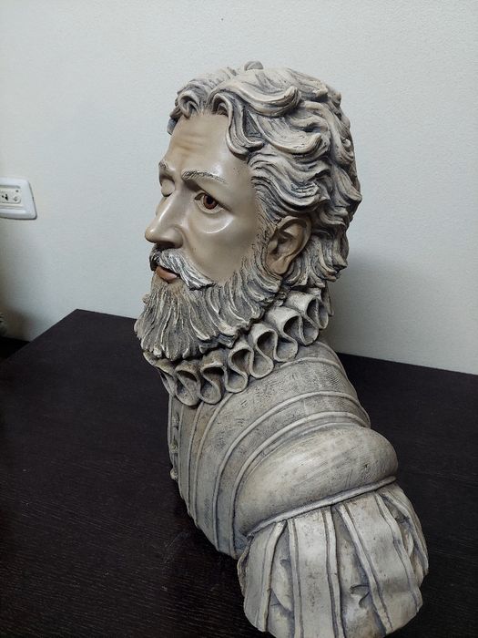Busto Camões em marfinite