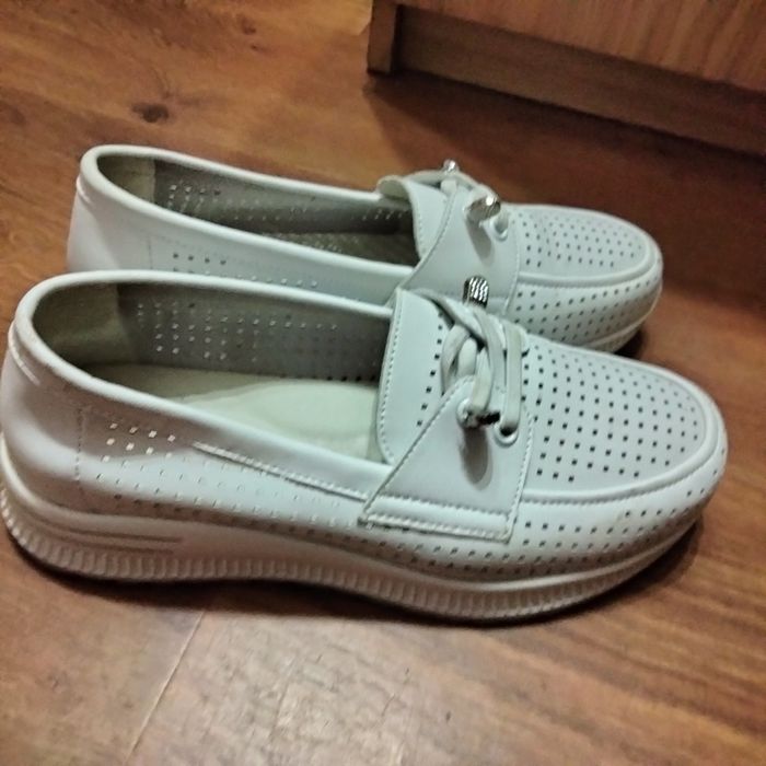 Жіночіі мокасини