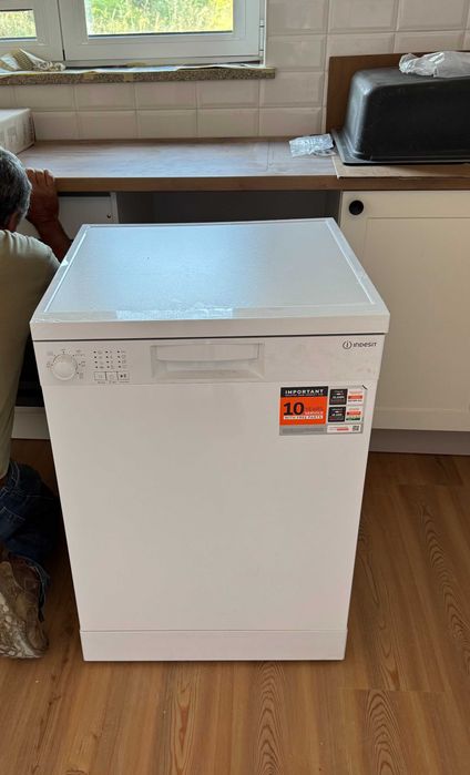 Máquina de Lavar Loiça Indesit nova