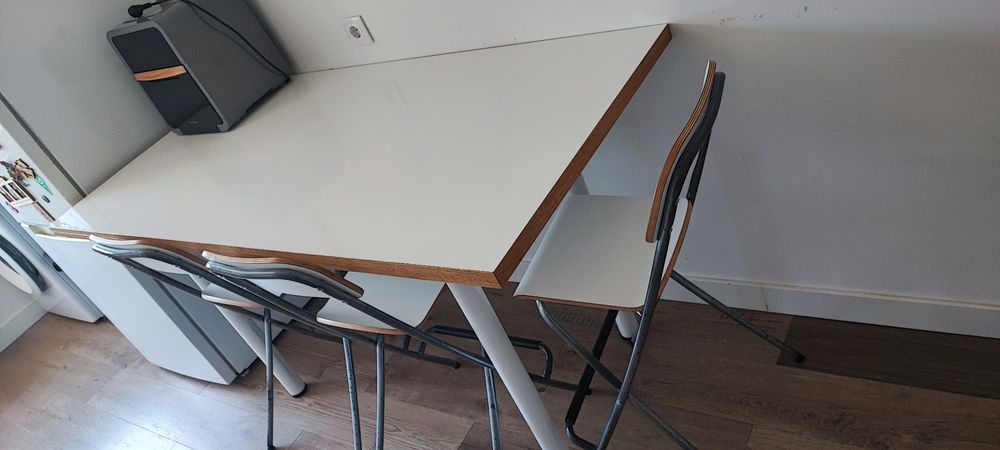 Mesa e Cadeiras  Lacada de Branco Alta para Cozinha