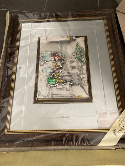 Quadro em espelho e com relevo
