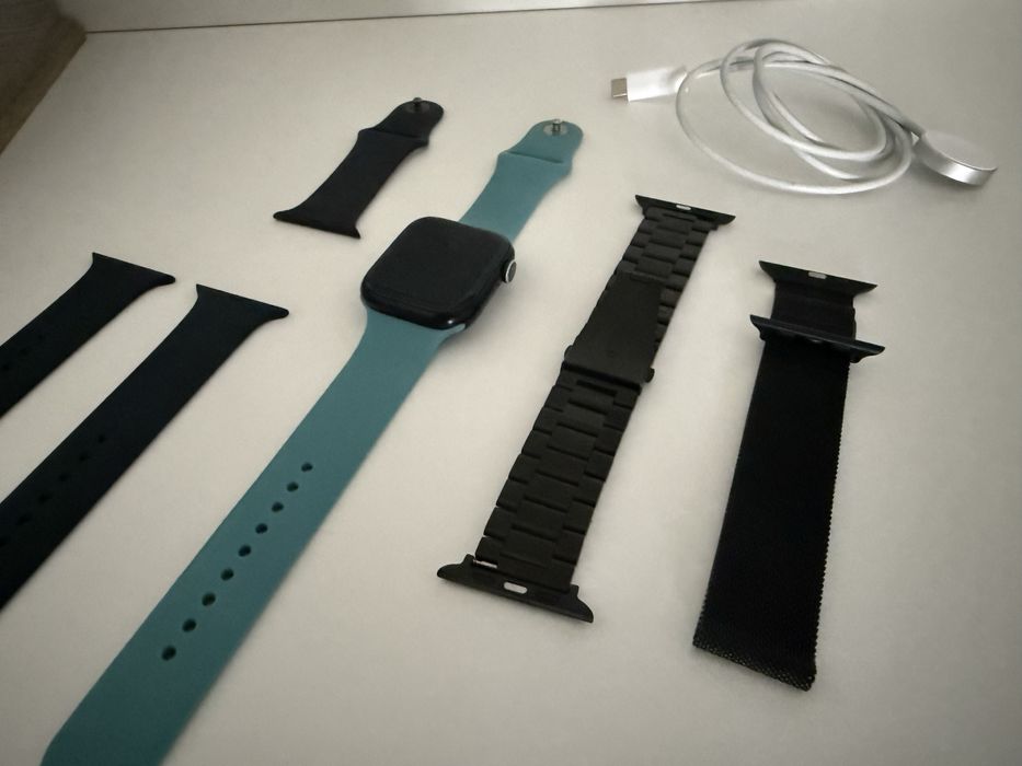 Apple watch series 7, 45mm + extras