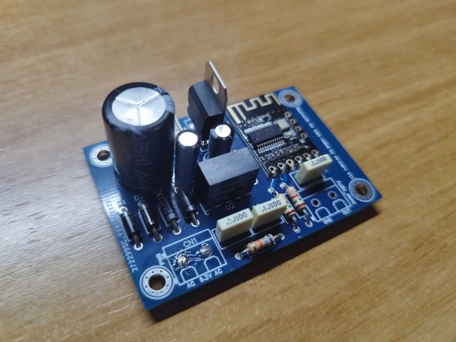 Bluetooth rádio antigo a válvulas.