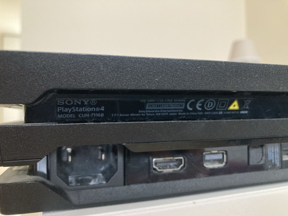 Playstation 4 PS4 PRO CUH-7116B
