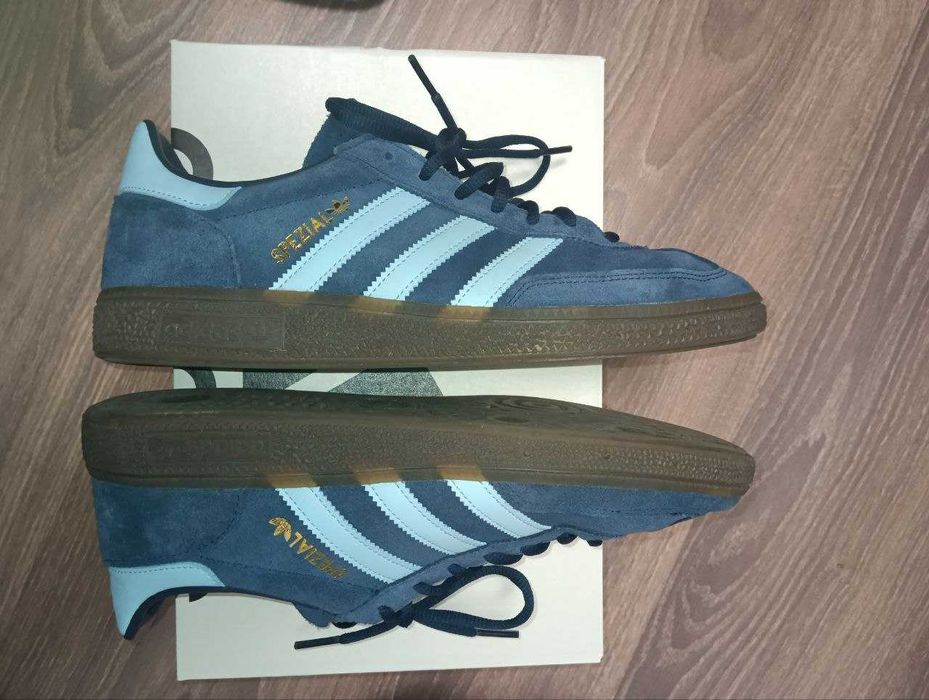 Кросівки adidas замшеві. Нові