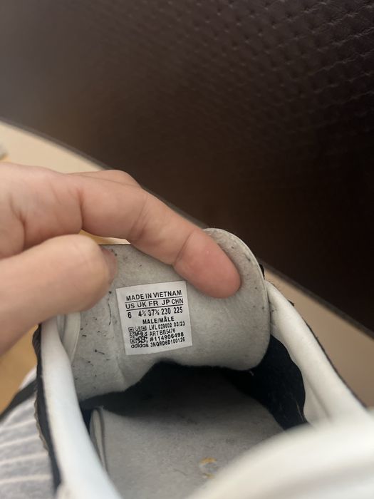 Кросівки adidas в хорошому стані