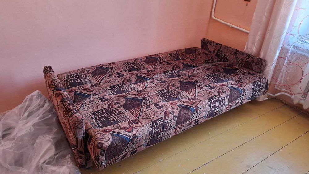Диван вживаний півтораспальний