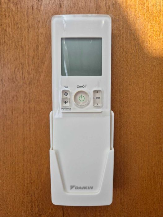 Новый оригинальный пульт ддя кондиционера Daikin - ARC466A1 с держателем