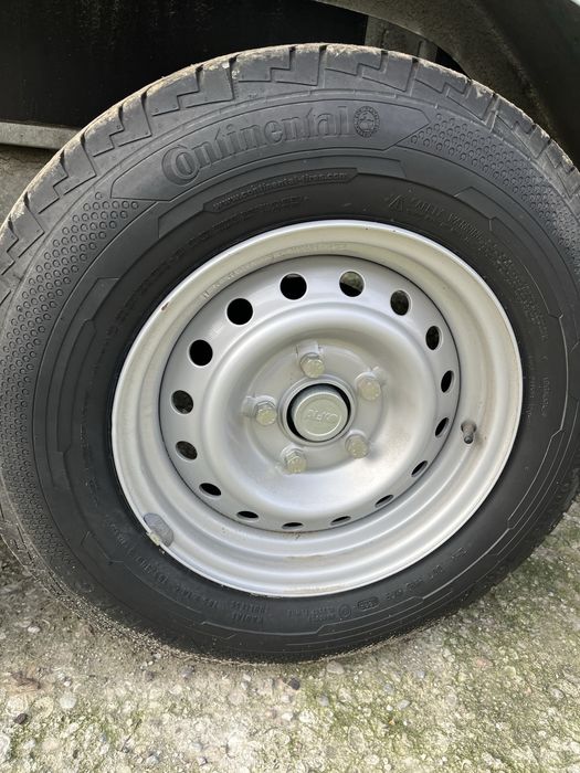 Причіп легковий з тормозом накату