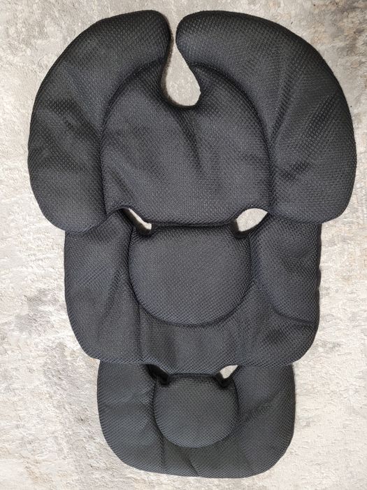 Продам універсальний вкладиш в автокрісло чорний