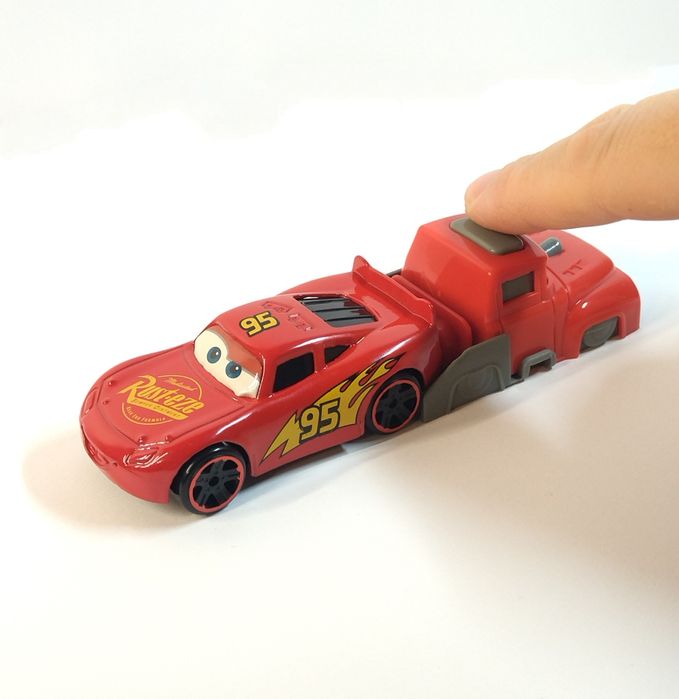 Трейлер "Тачки/Маквин" + 3 металл машинки,пусковая установка.