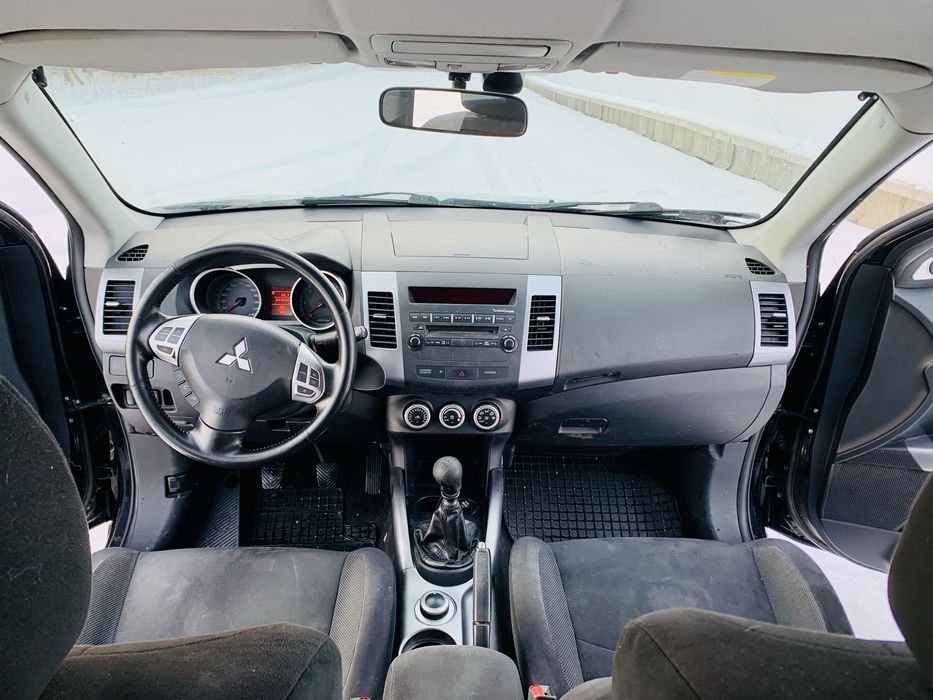 Mitsubishi Outlander 2.0 DiD 140KM 4x4 Black Alu18