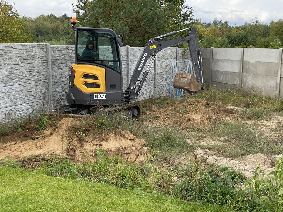 Mini koparka Volvo ECR25D usługi ziemne z operatorem
