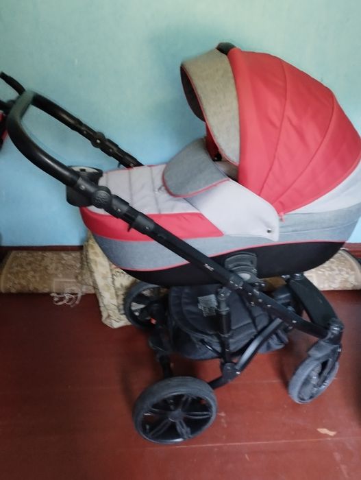 Продам дитячу коляску.