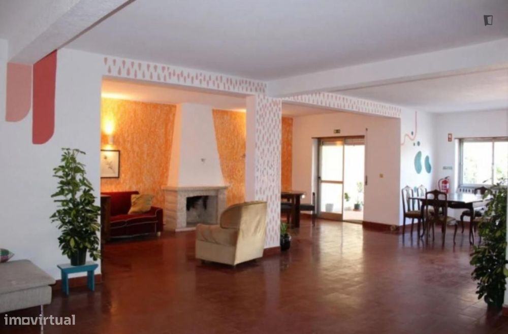 Quarto - localizado em Carcavelos Lisbon