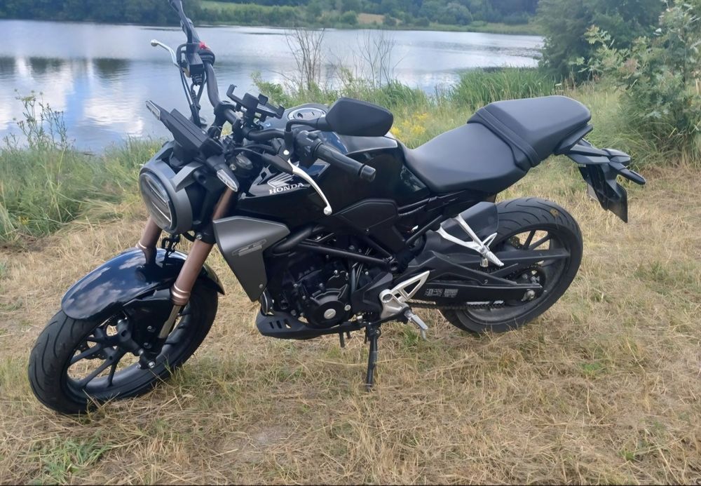 Продам Honda CB250R