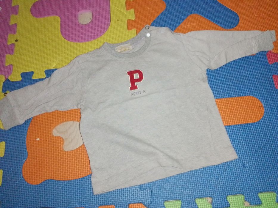 Camisola cinza com letras