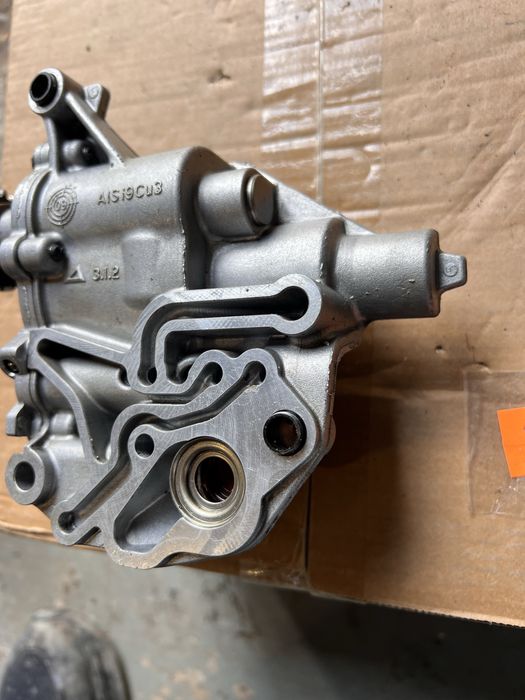 Насос масляный Volkswagen Passat b7 фольксваген пассат б7