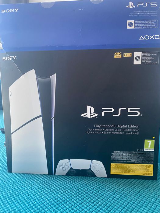 PS5 Slim digital ,  plus 2 pady Sony