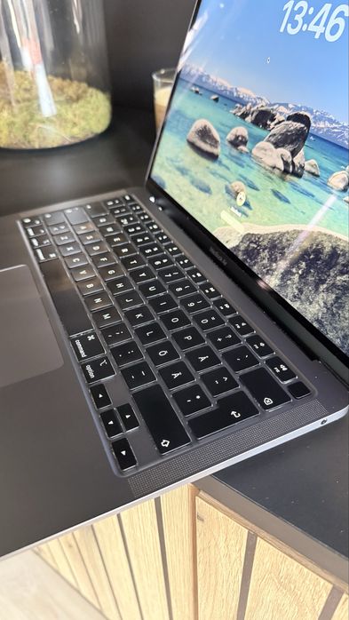 MacbBook Air A2337 M1 8 GB  256 GB super stan bateria 88%