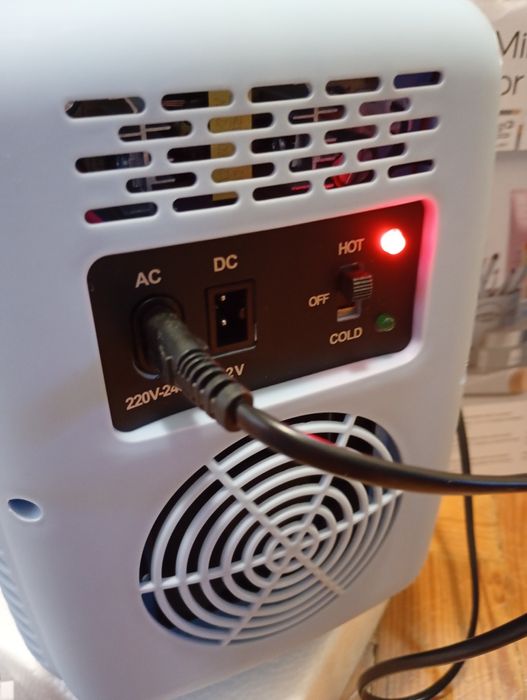 Vendido! Mini frigorífico portátil auto (faz quente e frio)