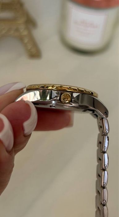 Наручний жіночий годинник