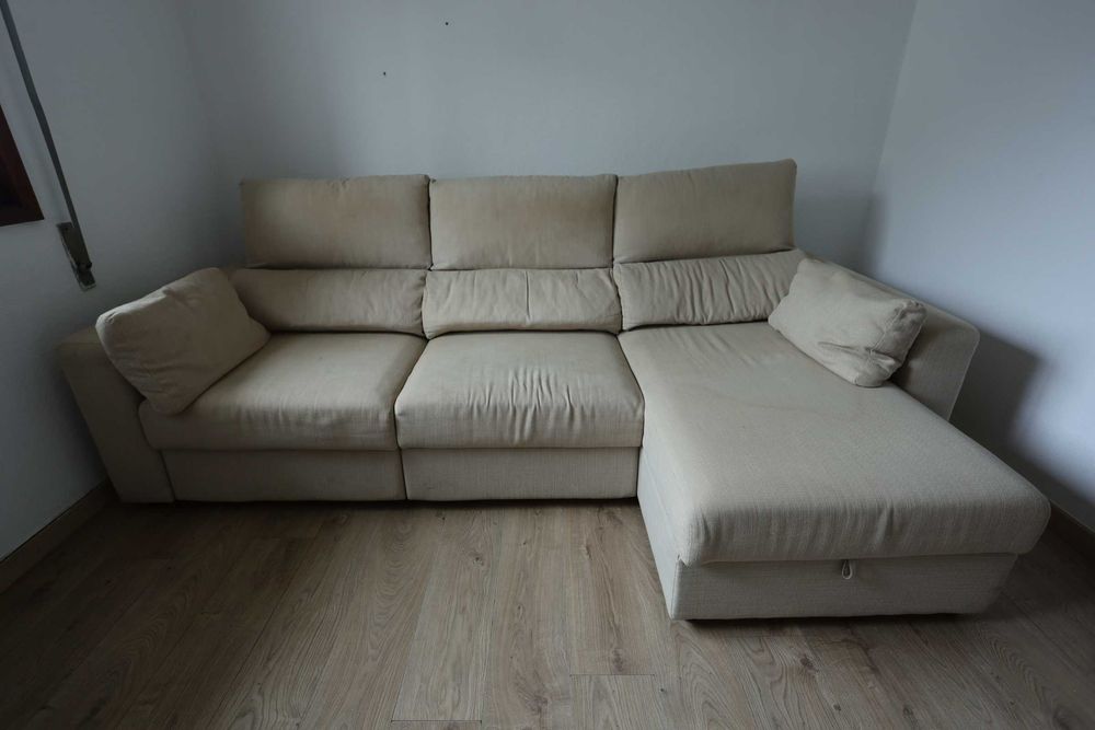 Sofá Ikea Skillstuna 3 lugares com Chaise longue