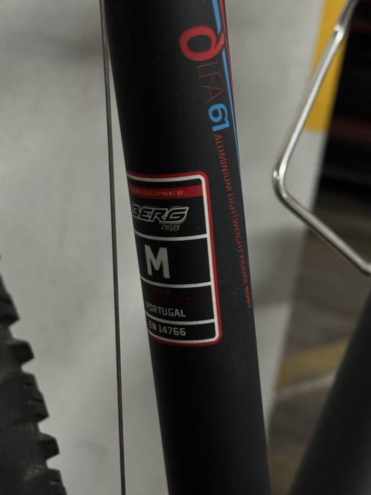 Bicicleta Berg BTT modificada para wheeling