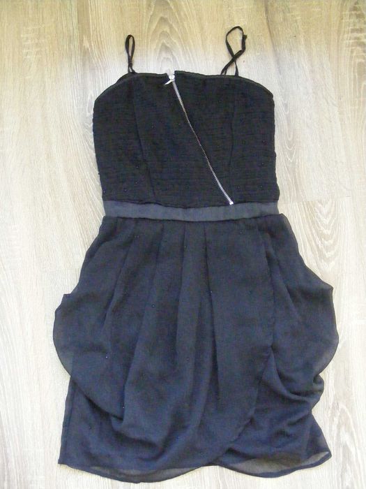 Маленька чорна сукня для дівчинки-підлітка