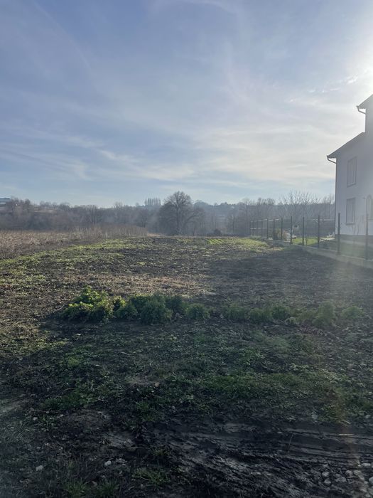 Продається земельна ділянка с.Молодія