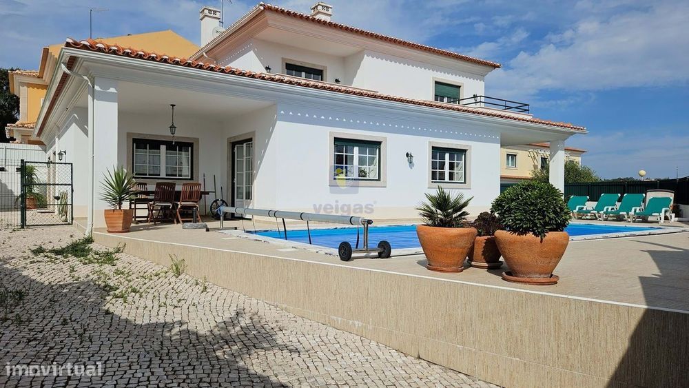 Moradia T6 Mobilada e Equipada,  c/ Piscina e Espaço Exterior!