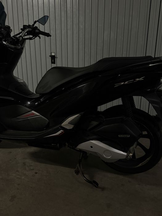 Honda pcx  125.