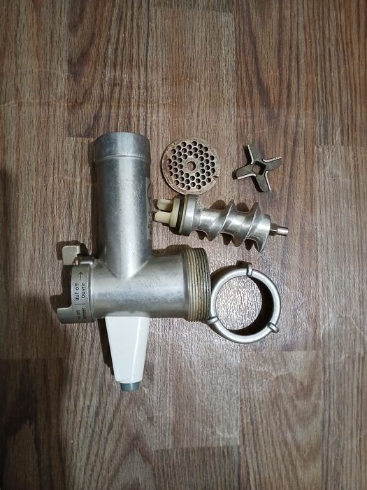 Кухоний комбайн Bosch с мясорубкой..