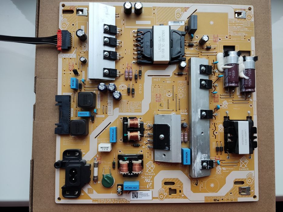 Продам телевізор по запчастинах SAMSUNG UE49NU7120U