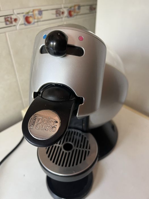 Máquina de Café Dolce Gusto em Excelente Estado + Oferta de Cápsulas