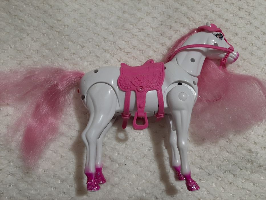 Лошадь ,лошадка,кінь  для барбі .Ходить