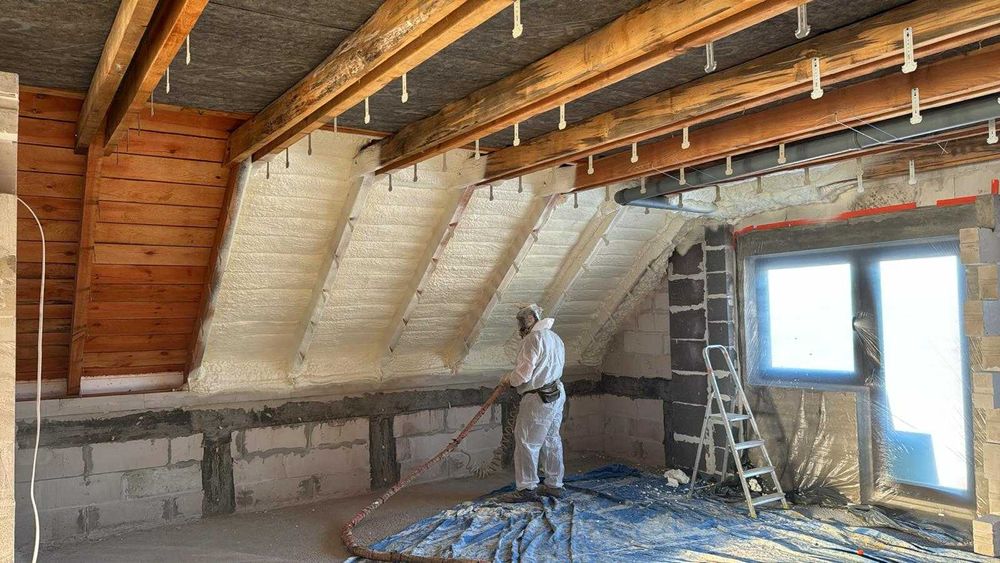 Ocieplanie piana PUR celuloza ocieplenie poddaszy izolacja domu stropu
