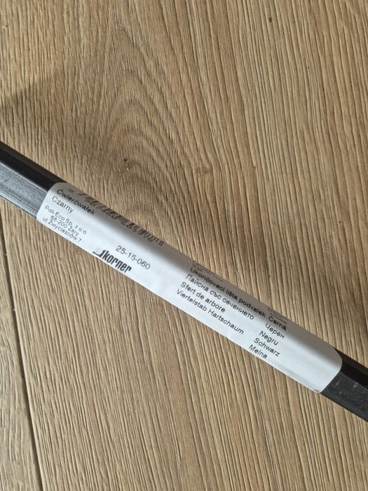 Ćwierćwałek czarny PVC  2.5m