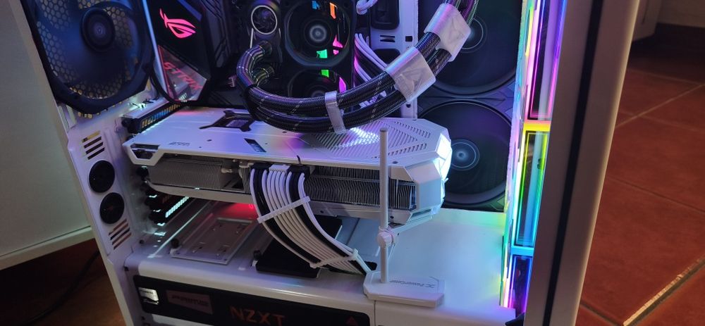 PowerColor RX 9070 XT Red Devil Spectral White (Edição Branca) —  (Garantia)