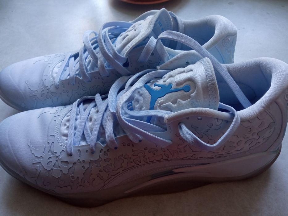 Кросівки фірмові нові