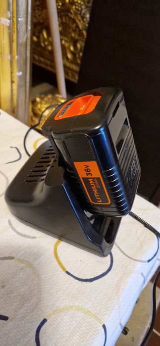 Sprzedam Baterie plus ładowarka 36 v