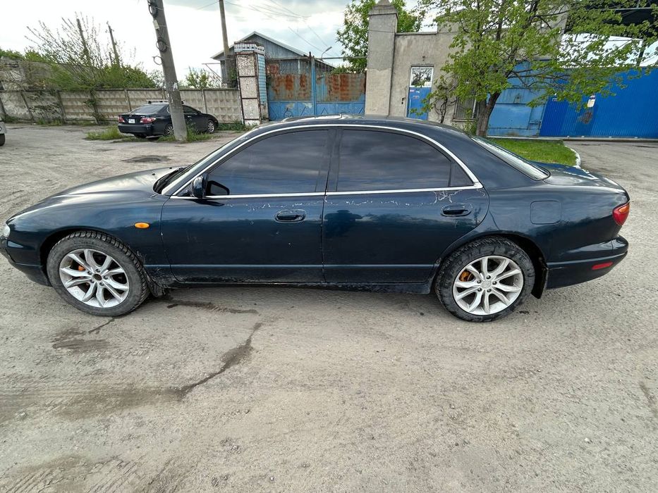 Мазда кседокс 9 .