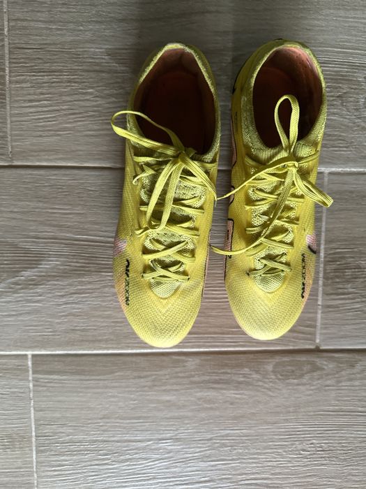 Футбольні взутя